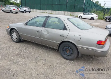2000 Toyota Camry Le z USA, uszkodzony, nr VIN 4T1BG28K9YU642612
